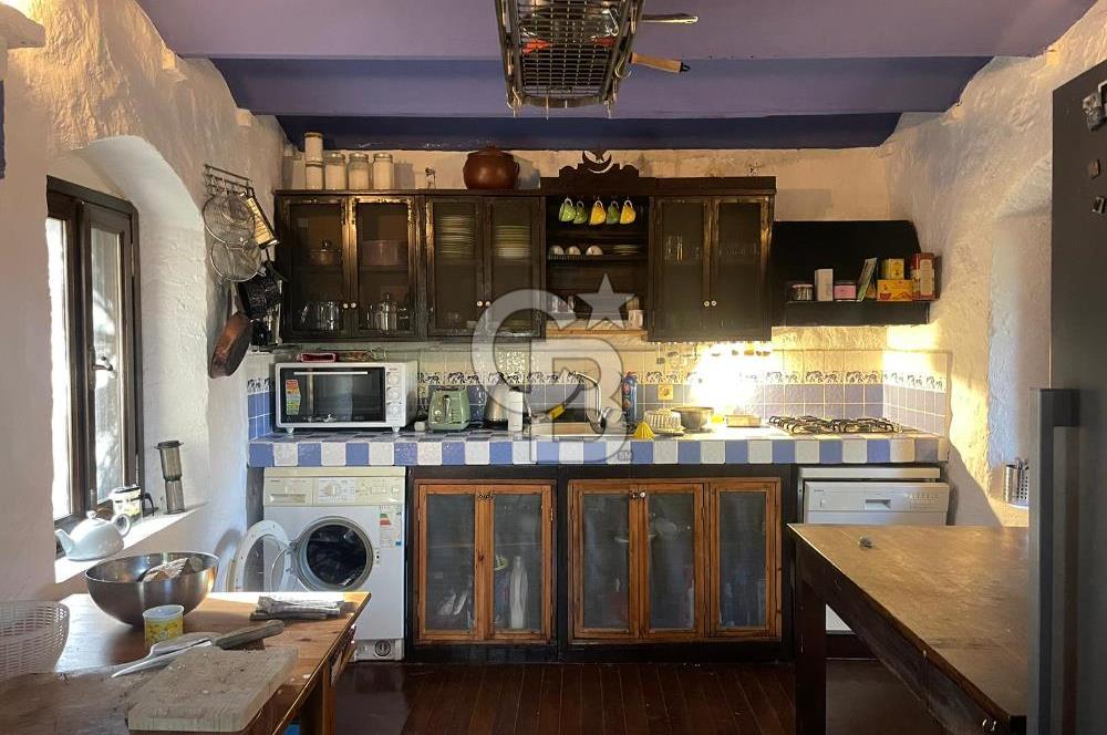 BOZCAADA'DA SATILIK TAŞ EV VE ARAZİ