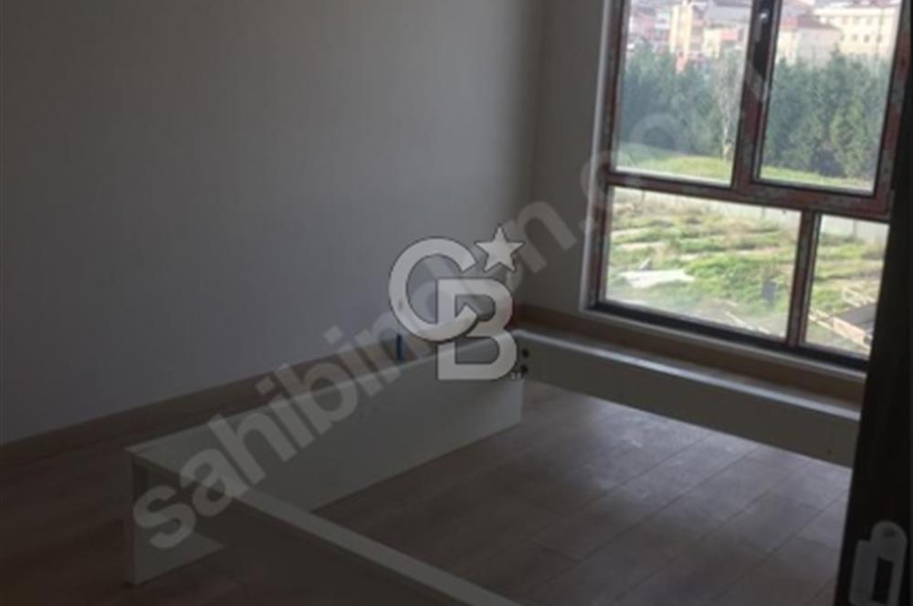 ATAŞEHİR DE SİTE İÇERİSİNDE HAVUZLU OTOPARKLI 2+1 SATILIK DAİRE