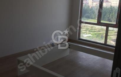 ATAŞEHİR DE SİTE İÇERİSİNDE HAVUZLU OTOPARKLI 2+1 SATILIK DAİRE
