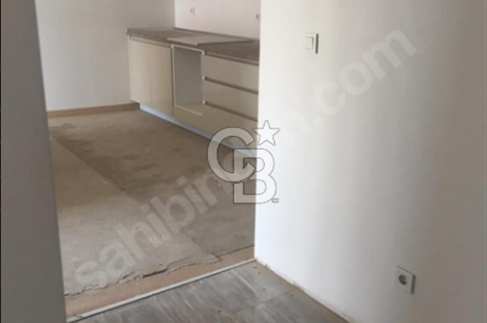 ATAŞEHİR DE SİTE İÇERİSİNDE HAVUZLU OTOPARKLI 2+1 SATILIK DAİRE
