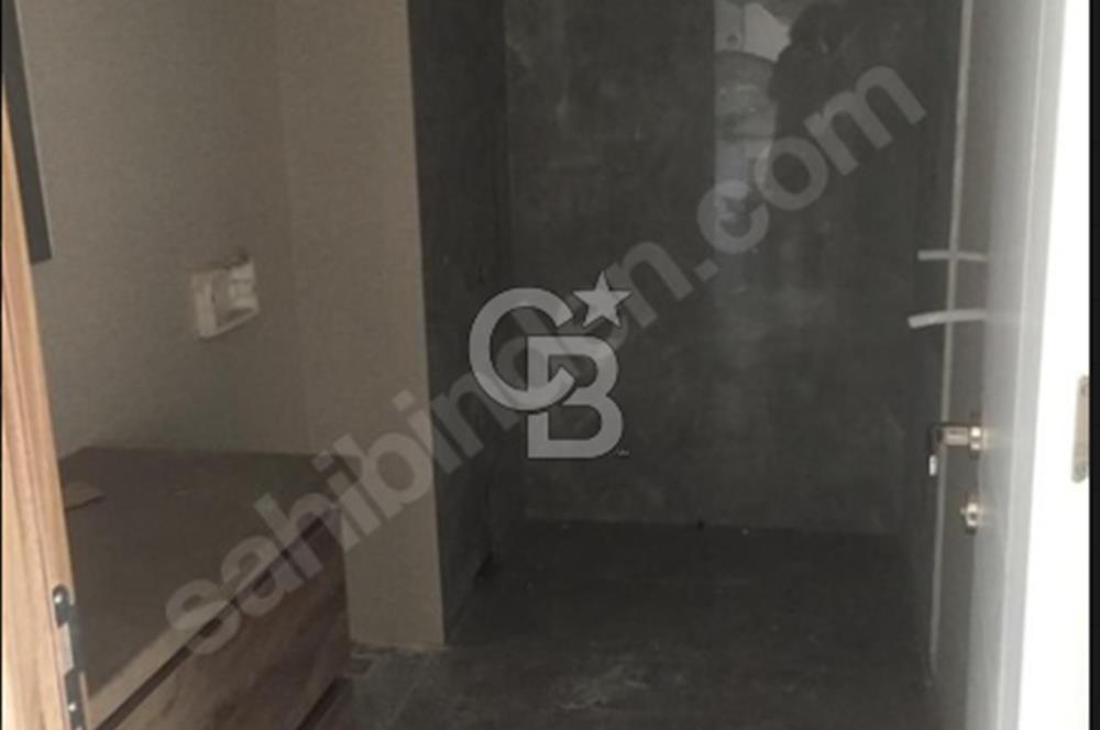 ATAŞEHİR DE SİTE İÇERİSİNDE HAVUZLU OTOPARKLI 2+1 SATILIK DAİRE