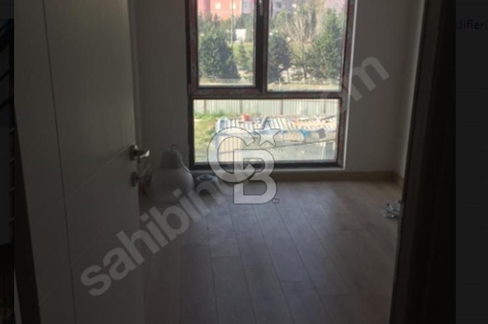 ATAŞEHİR DE SİTE İÇERİSİNDE HAVUZLU OTOPARKLI 2+1 SATILIK DAİRE