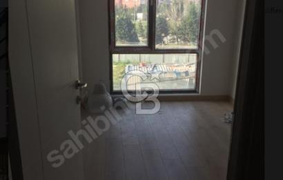 ATAŞEHİR DE SİTE İÇERİSİNDE HAVUZLU OTOPARKLI 2+1 SATILIK DAİRE