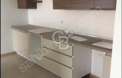 ATAŞEHİR DE SİTE İÇERİSİNDE HAVUZLU OTOPARKLI 2+1 SATILIK DAİRE