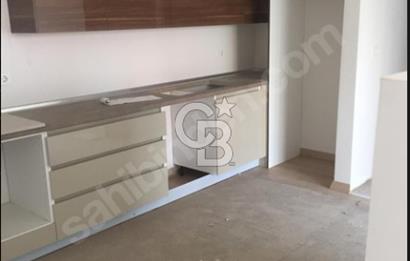 ATAŞEHİR DE SİTE İÇERİSİNDE HAVUZLU OTOPARKLI 2+1 SATILIK DAİRE