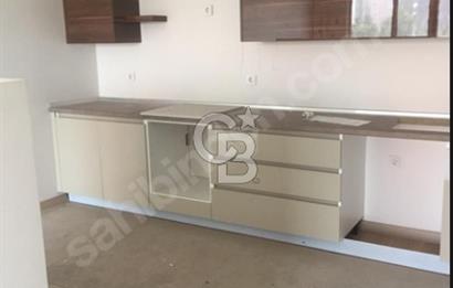 ATAŞEHİR DE SİTE İÇERİSİNDE HAVUZLU OTOPARKLI 2+1 SATILIK DAİRE