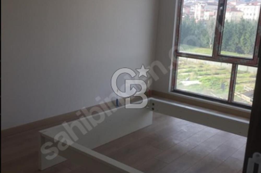 ATAŞEHİR DE SİTE İÇERİSİNDE HAVUZLU OTOPARKLI 2+1 SATILIK DAİRE