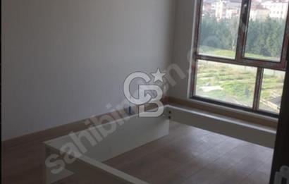 ATAŞEHİR DE SİTE İÇERİSİNDE HAVUZLU OTOPARKLI 2+1 SATILIK DAİRE