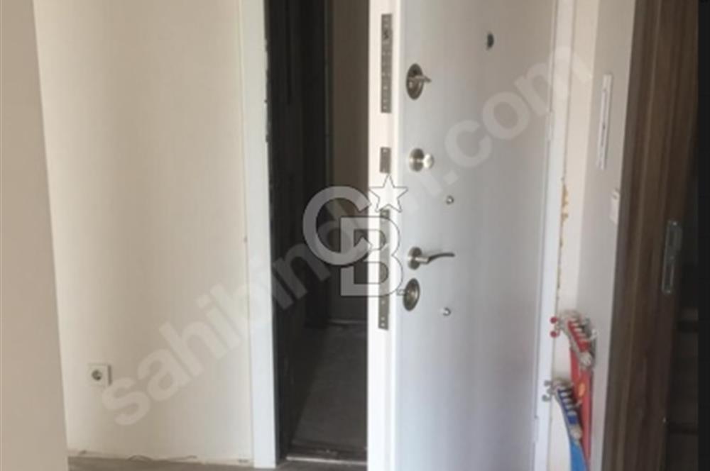 ATAŞEHİR DE SİTE İÇERİSİNDE HAVUZLU OTOPARKLI 2+1 SATILIK DAİRE