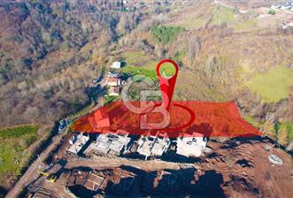 BAŞİSKELE BAHÇECİK'TE MANZARALI %20 İMARLI 3823 M² SATILIK ARSA