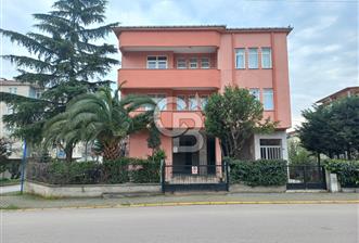 Başiskele Seymen'de Yeni Askent Villaları Karşısı Komple Bina