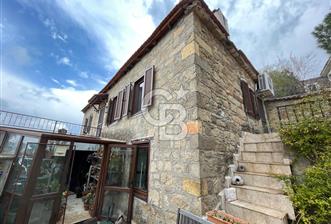 AYVACIK ADATEPE'DE DENİZ MANZARALI SATILIK GERÇEK TAŞ EV