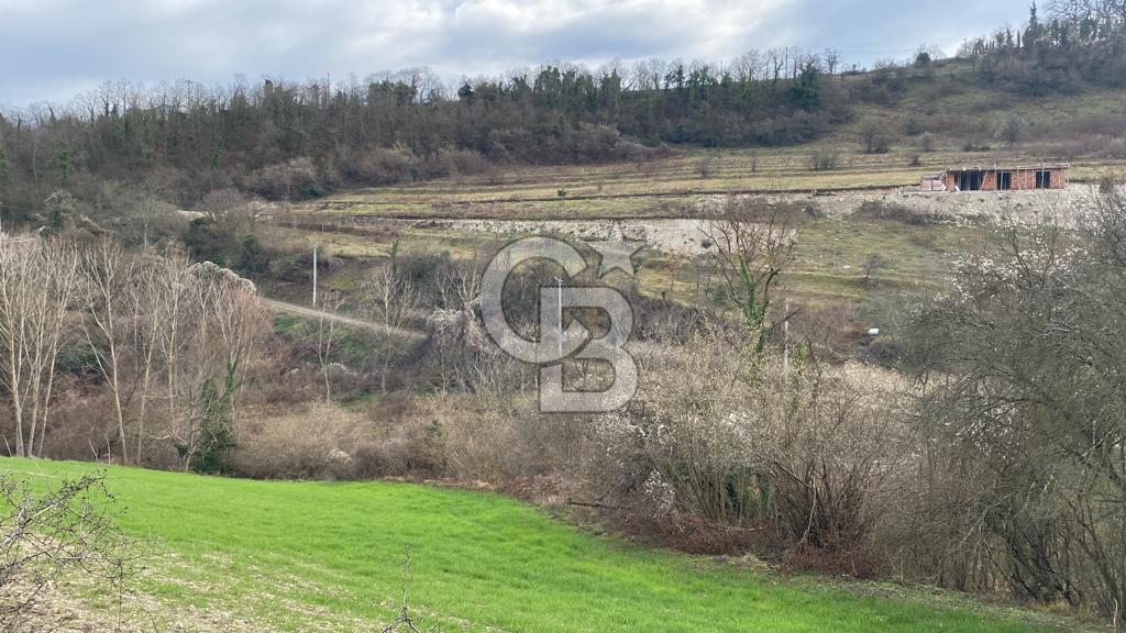 DURAKLIDA YOL KENARI ELEKTRİK SU PROBLEMİ OLMAYAN SATILIK ARSA