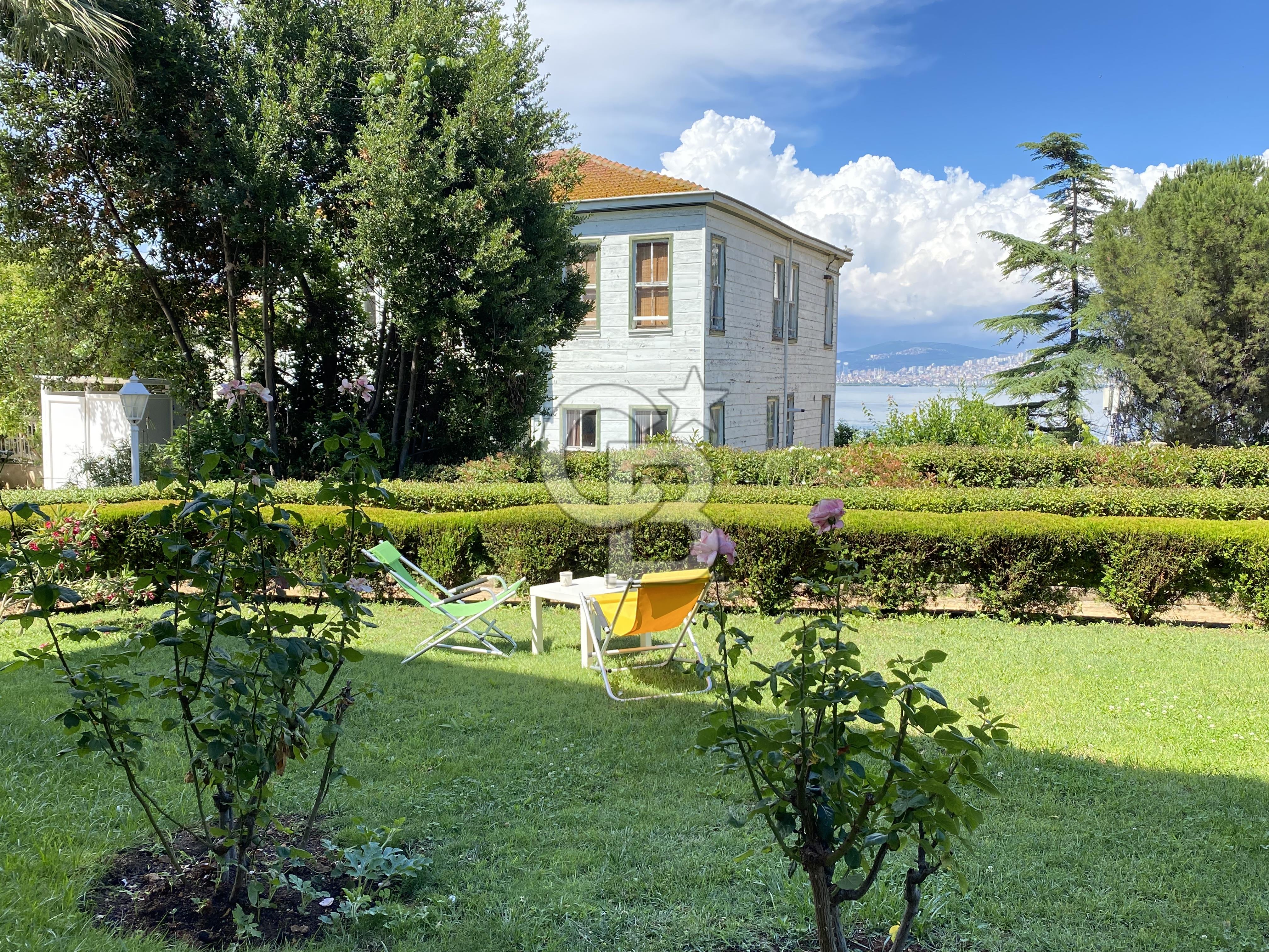 Heybeli Ada 3,5 + 1 kiralık Bahce Kati site icerisinde