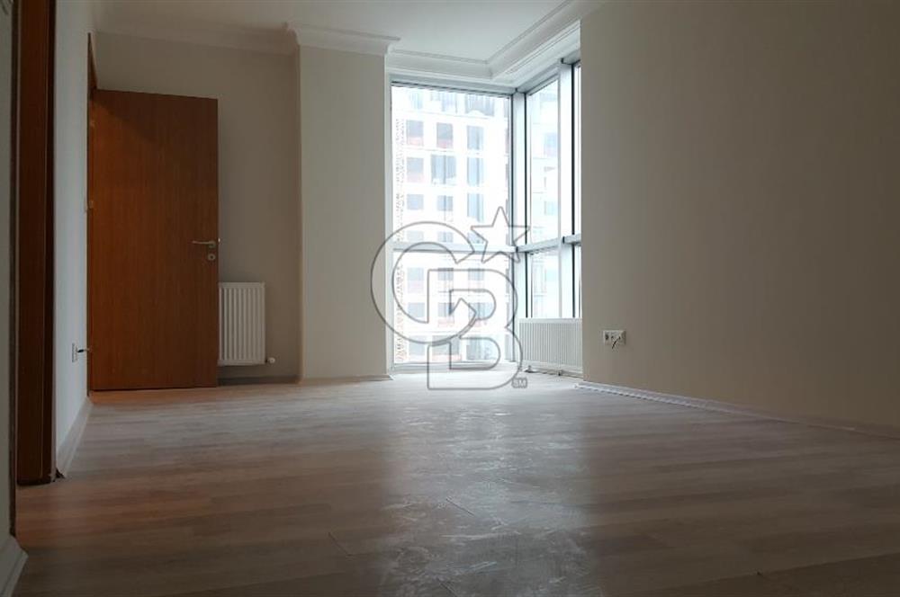 FİNANS MERKEZİ / ŞERİFALİ / ELALMIŞ-GÜVENLİK/K.OTOPARK/BAHÇE -8 YAŞINDA SİTE İÇİ -3+1/143m²