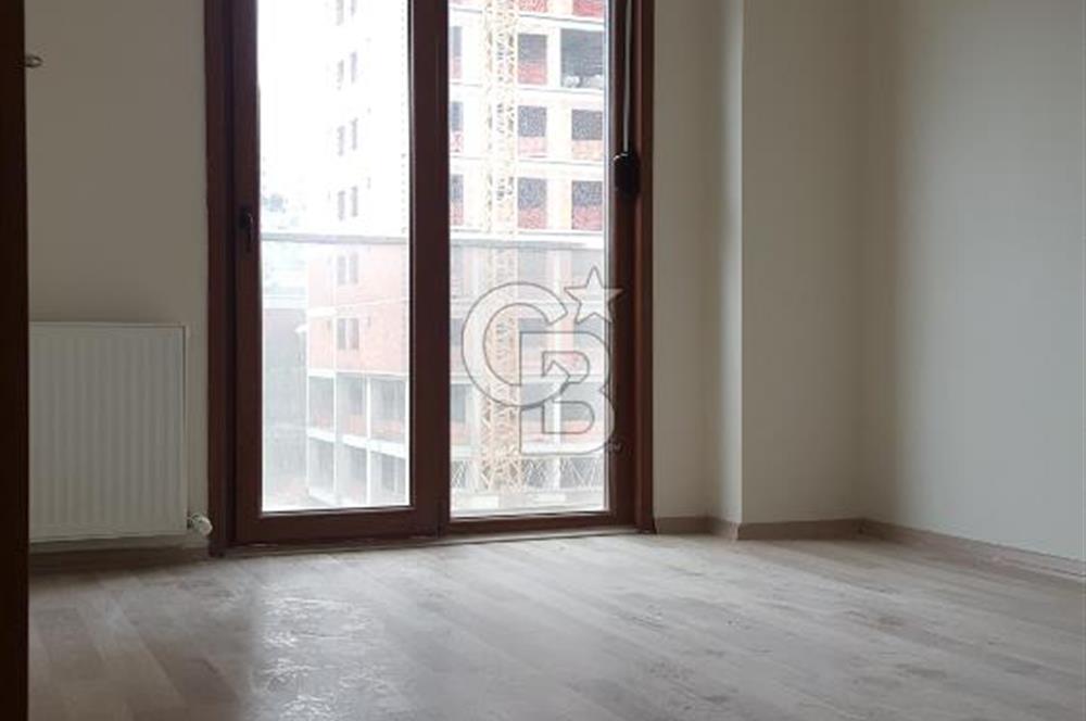 FİNANS MERKEZİ / ŞERİFALİ / ELALMIŞ-GÜVENLİK/K.OTOPARK/BAHÇE -8 YAŞINDA SİTE İÇİ -3+1/143m²