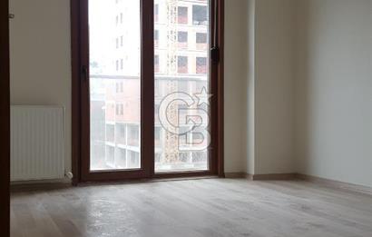 FİNANS MERKEZİ / ŞERİFALİ / ELALMIŞ-GÜVENLİK/K.OTOPARK/BAHÇE -8 YAŞINDA SİTE İÇİ -3+1/143m²