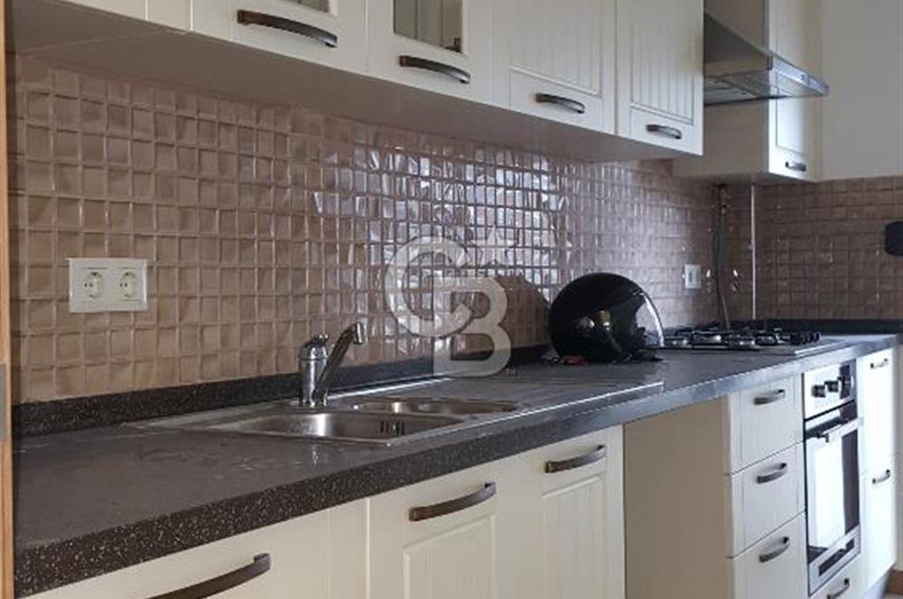 FİNANS MERKEZİ / ŞERİFALİ / ELALMIŞ-GÜVENLİK/K.OTOPARK/BAHÇE -8 YAŞINDA SİTE İÇİ -3+1/143m²