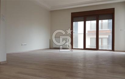 FİNANS MERKEZİ / ŞERİFALİ / ELALMIŞ-GÜVENLİK/K.OTOPARK/BAHÇE -8 YAŞINDA SİTE İÇİ -3+1/143m²