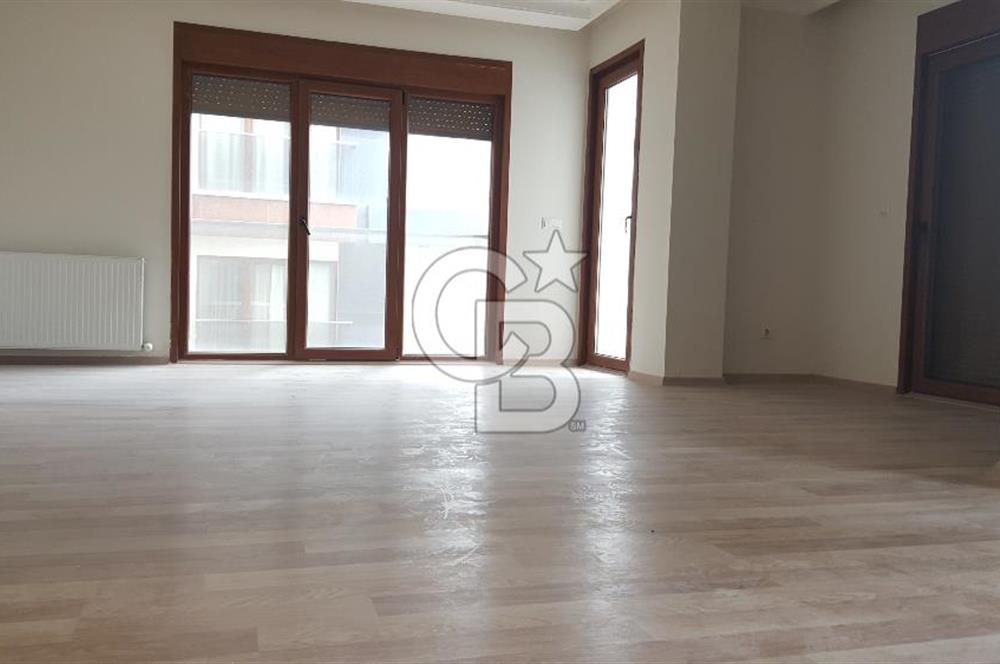 FİNANS MERKEZİ / ŞERİFALİ / ELALMIŞ-GÜVENLİK/K.OTOPARK/BAHÇE -8 YAŞINDA SİTE İÇİ -3+1/143m²