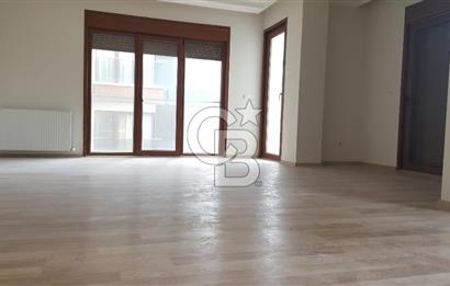 FİNANS MERKEZİ / ŞERİFALİ / ELALMIŞ-GÜVENLİK/K.OTOPARK/BAHÇE -8 YAŞINDA SİTE İÇİ -3+1/143m²