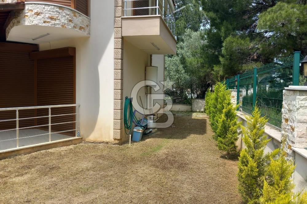 URLA KALABAK'TA MUHTEŞEM ORMAN MANZARALI SATILIK VİLLA