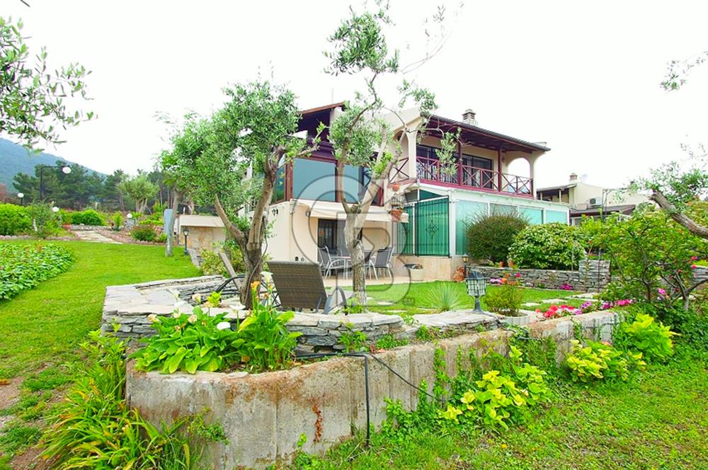 URLA GÜVENDİK'TE BUTİK BİR SİTE İÇİNDE SATILIK LÜKS VİLLA