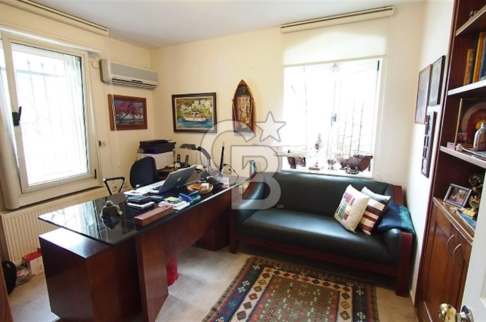 URLA GÜVENDİK'TE BUTİK BİR SİTE İÇİNDE SATILIK LÜKS VİLLA