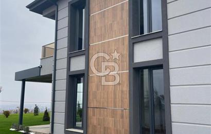 COLDWELL BANKER'den PANORAMİK MANZARALI SATILIK PREMIUM VİLLA