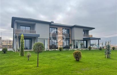 COLDWELL BANKER'den PANORAMİK MANZARALI SATILIK PREMIUM VİLLA