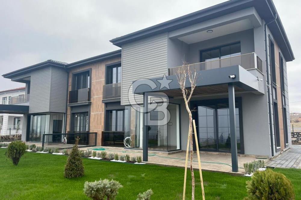 COLDWELL BANKER'den PANORAMİK MANZARALI SATILIK PREMIUM VİLLA