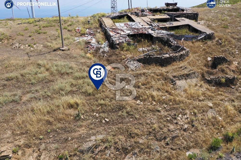 Karaburun Sarpıncık Köyünde Deniz ve Doğa Manzaralı Tarla
