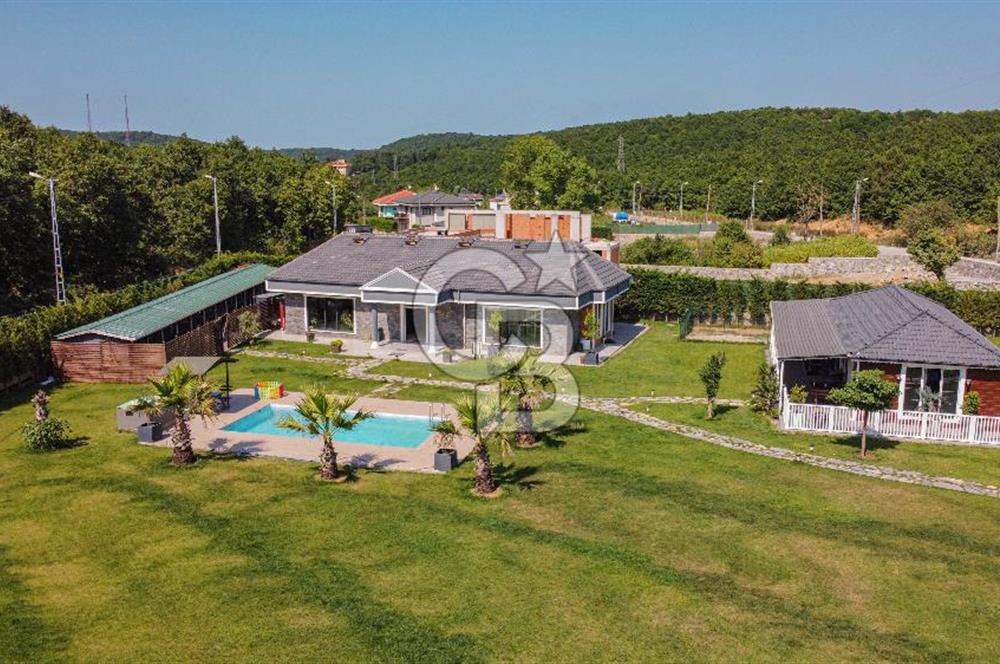Üvezlide 3300m2 Arsa İçinde Yüzme Havuzlu Muhteşem Satılık Villa