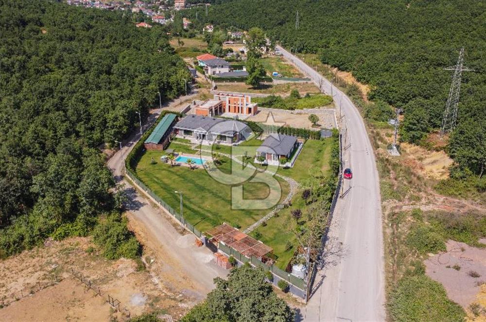 Üvezlide 3300m2 Arsa İçinde Yüzme Havuzlu Muhteşem Satılık Villa