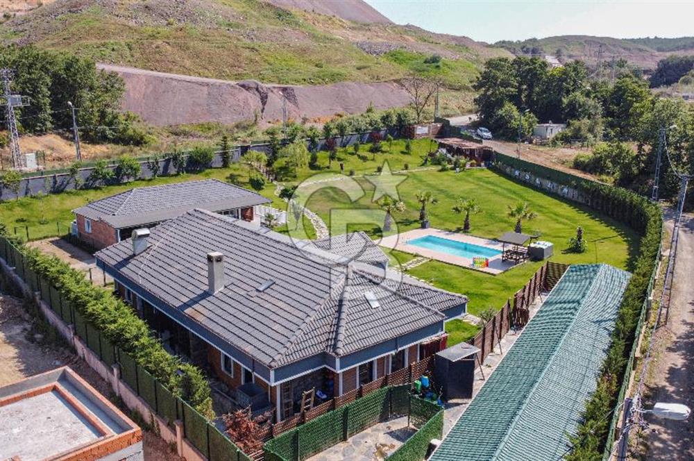 Üvezlide 3300m2 Arsa İçinde Yüzme Havuzlu Muhteşem Satılık Villa