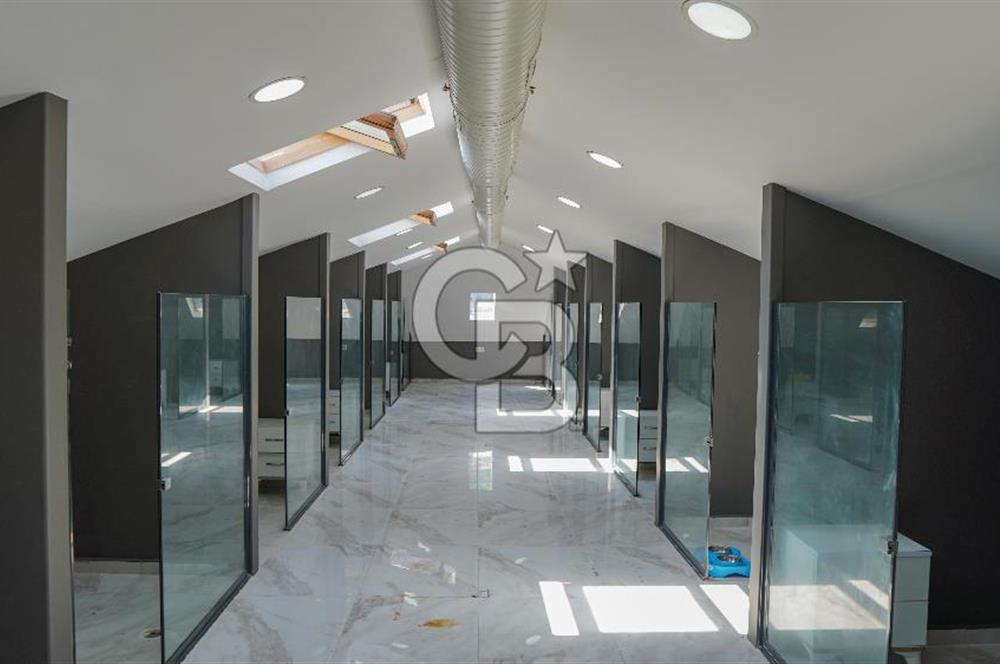 Üvezlide 3300m2 Arsa İçinde Yüzme Havuzlu Muhteşem Satılık Villa