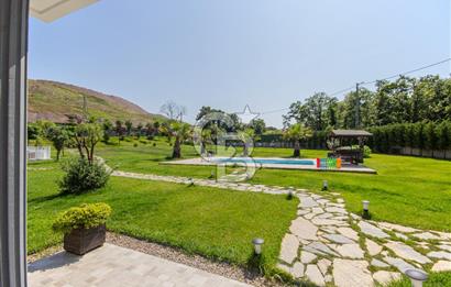 Üvezlide 3300m2 Arsa İçinde Yüzme Havuzlu Muhteşem Satılık Villa