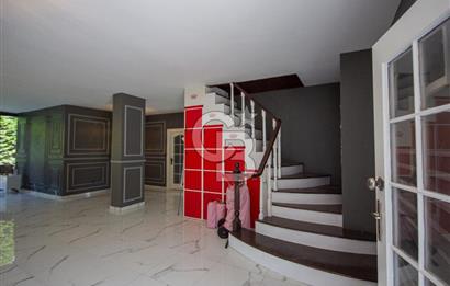 Üvezlide 3300m2 Arsa İçinde Yüzme Havuzlu Muhteşem Satılık Villa