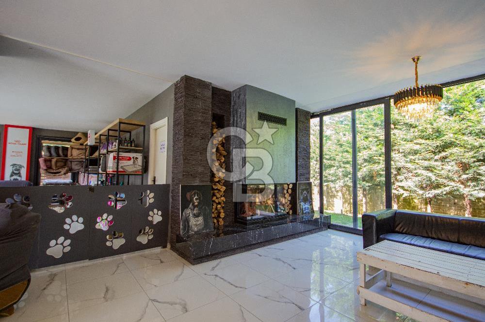 Üvezlide 3300m2 Arsa İçinde Yüzme Havuzlu Muhteşem Satılık Villa