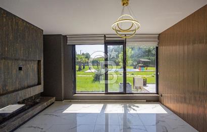Üvezlide 3300m2 Arsa İçinde Yüzme Havuzlu Muhteşem Satılık Villa