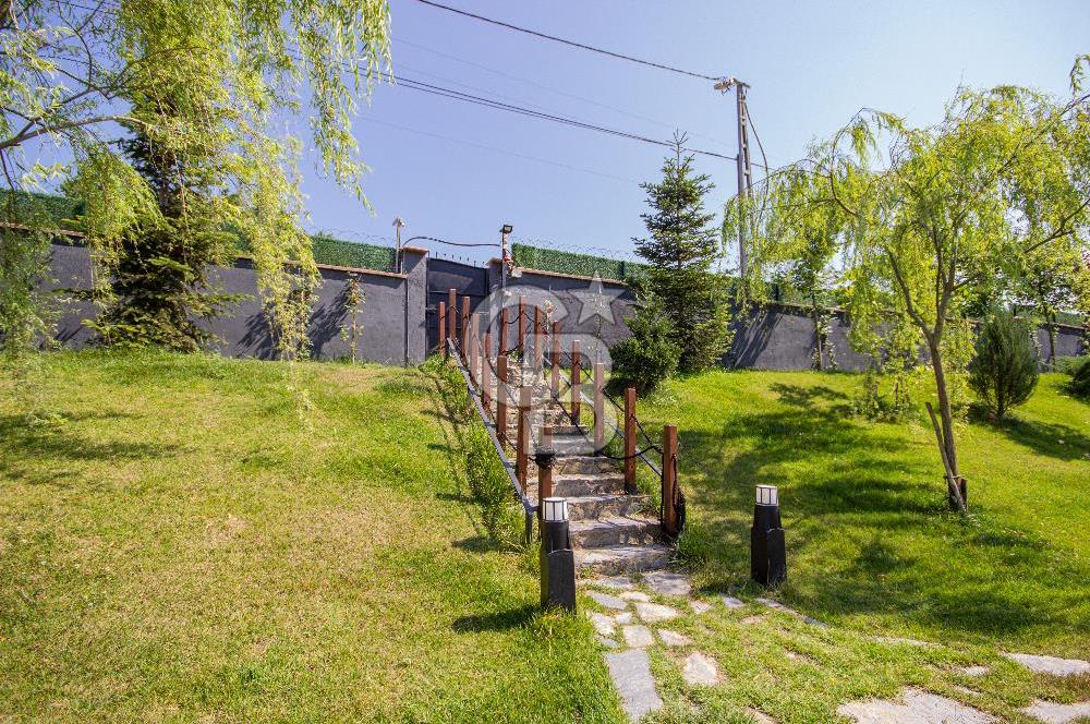 Üvezlide 3300m2 Arsa İçinde Yüzme Havuzlu Muhteşem Satılık Villa