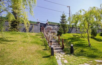 Üvezlide 3300m2 Arsa İçinde Yüzme Havuzlu Muhteşem Satılık Villa