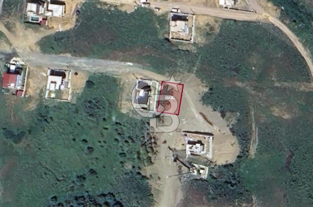 ULAMIŞ'TA YOLA 500 METRE MESAFEDE VİLLA İMARLI ARSA