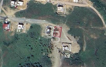 ULAMIŞ'TA YOLA 500 METRE MESAFEDE VİLLA İMARLI ARSA