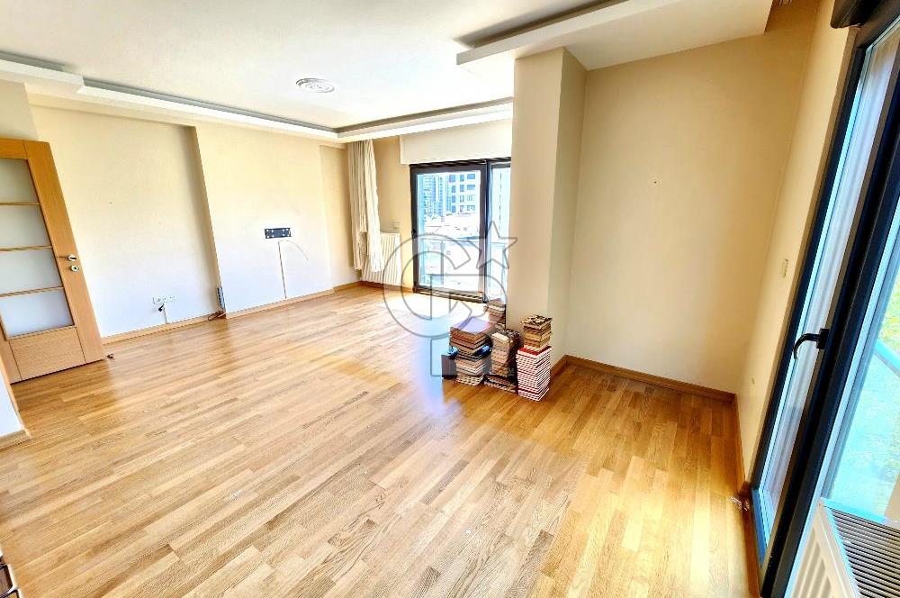 KOZYATAĞI MİNÜBÜS CAD. ÜZERİNDE 5 YAŞINDA BOŞ 3+1 SATILIK DAİRE