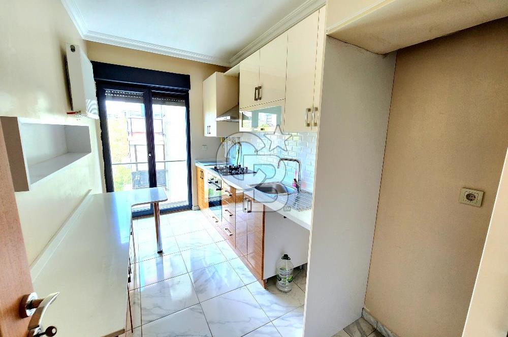 KOZYATAĞI MİNÜBÜS CAD. ÜZERİNDE 5 YAŞINDA BOŞ 3+1 SATILIK DAİRE
