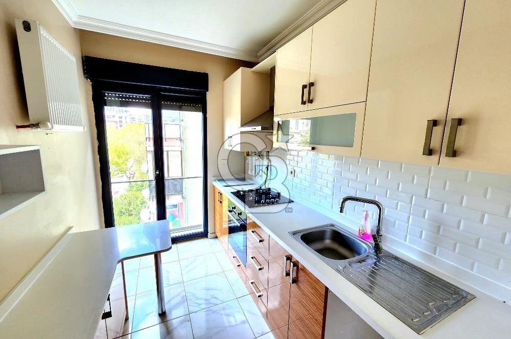 KOZYATAĞI MİNÜBÜS CAD. ÜZERİNDE 5 YAŞINDA BOŞ 3+1 SATILIK DAİRE