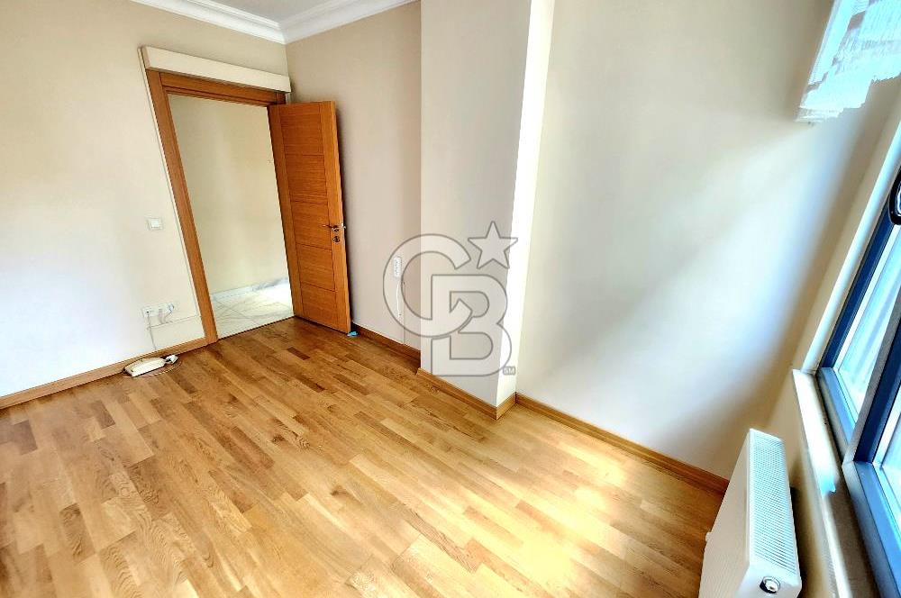 KOZYATAĞI MİNÜBÜS CAD. ÜZERİNDE 5 YAŞINDA BOŞ 3+1 SATILIK DAİRE