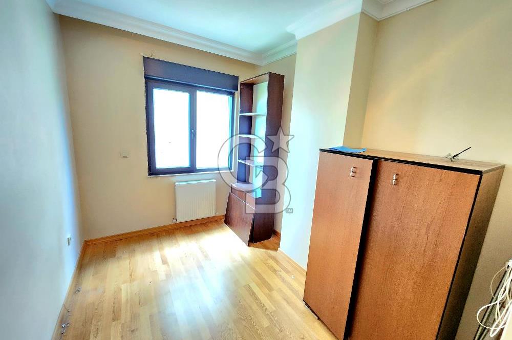 KOZYATAĞI MİNÜBÜS CAD. ÜZERİNDE 5 YAŞINDA BOŞ 3+1 SATILIK DAİRE