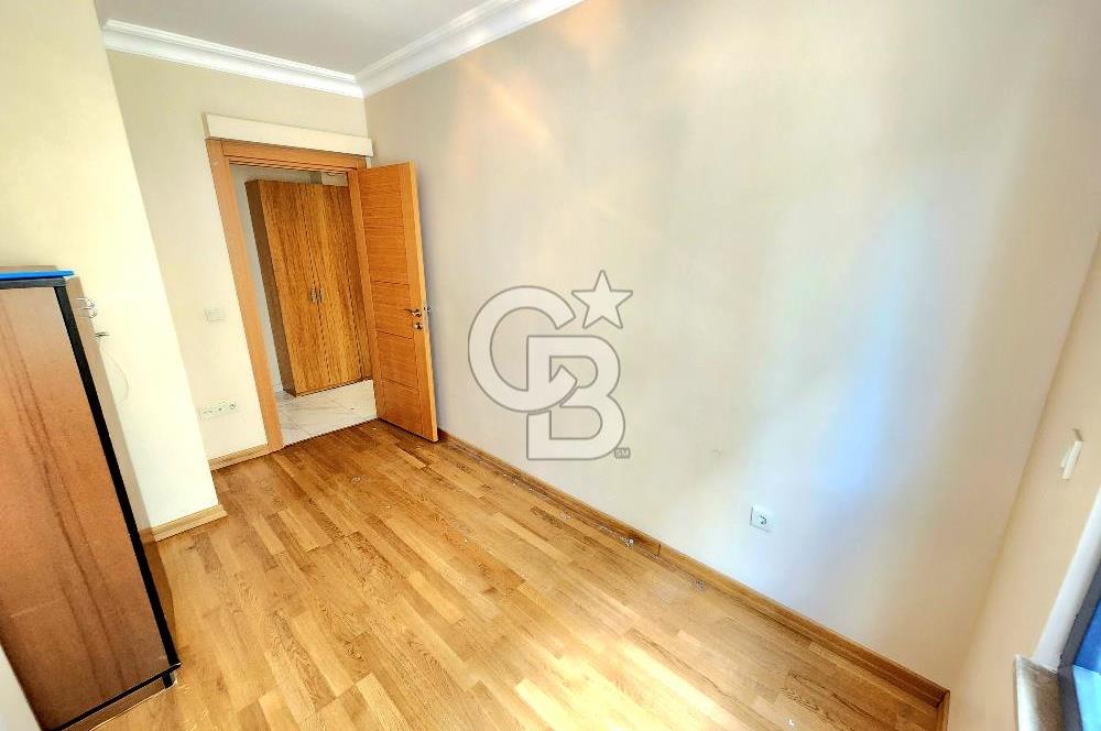 KOZYATAĞI MİNÜBÜS CAD. ÜZERİNDE 5 YAŞINDA BOŞ 3+1 SATILIK DAİRE